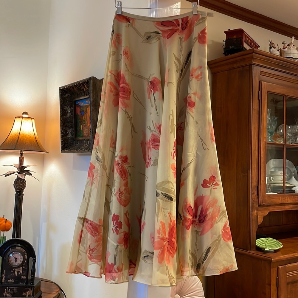 Dana Buchman size 6  100% silk full pleats skirt ankle length lined gold coral